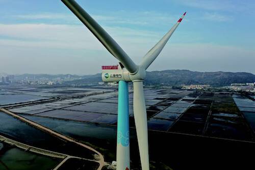 小图-国内首台8兆瓦海上风机实景图。